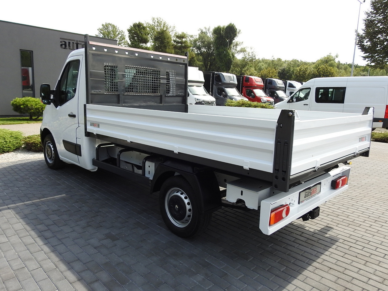 Van jungkit RENAULT MASTER TIPPER  130HP: gambar 9 Van jungkit RENAULT MASTER TIPPER  130HP: gambar 9