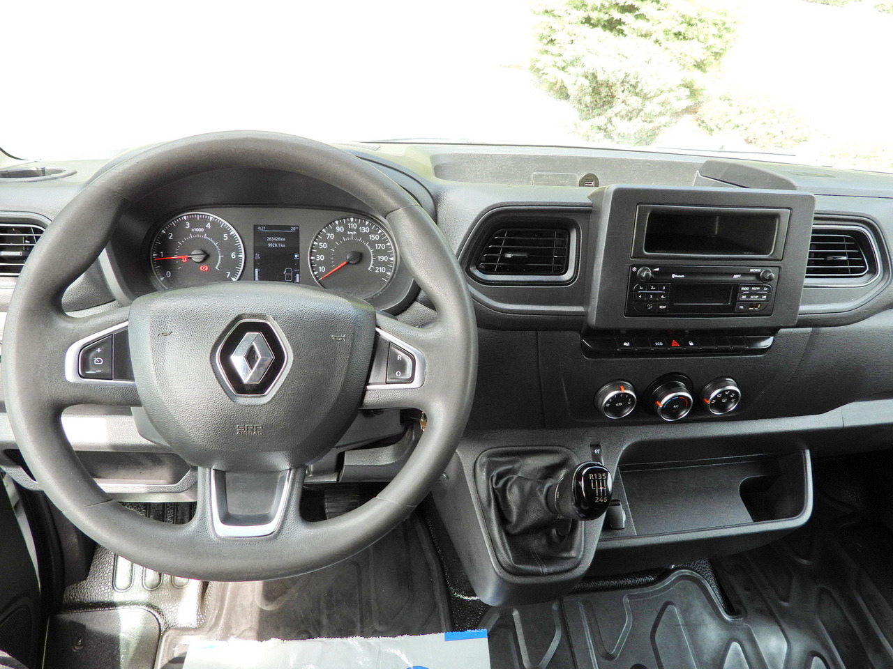 RENAULT MASTER TIPPER CRUISE CONTROL LED LIGHTS TWIN WHEELS AIR CONDITIONING 130HP - Van jungkit: gambar 2 RENAULT MASTER TIPPER CRUISE CONTROL LED LIGHTS TWIN WHEELS AIR CONDITIONING 130HP - Van jungkit: gambar 2
