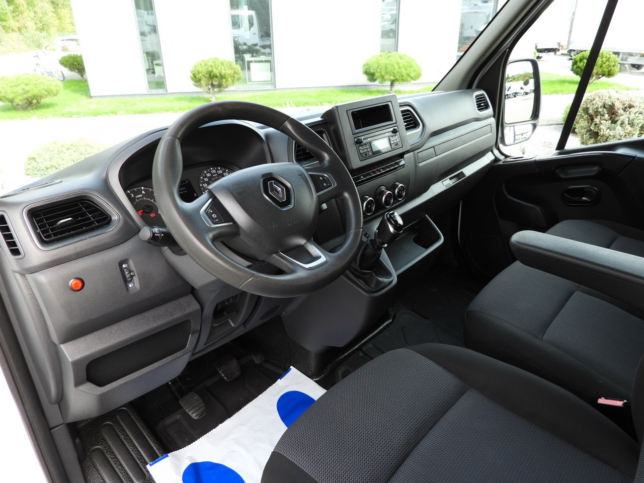 RENAULT MASTER TIPPER CRUISE CONTROL LED LIGHTS TWIN WHEELS AIR CONDITIONING 130HP - Van jungkit: gambar 3 RENAULT MASTER TIPPER CRUISE CONTROL LED LIGHTS TWIN WHEELS AIR CONDITIONING 130HP - Van jungkit: gambar 3
