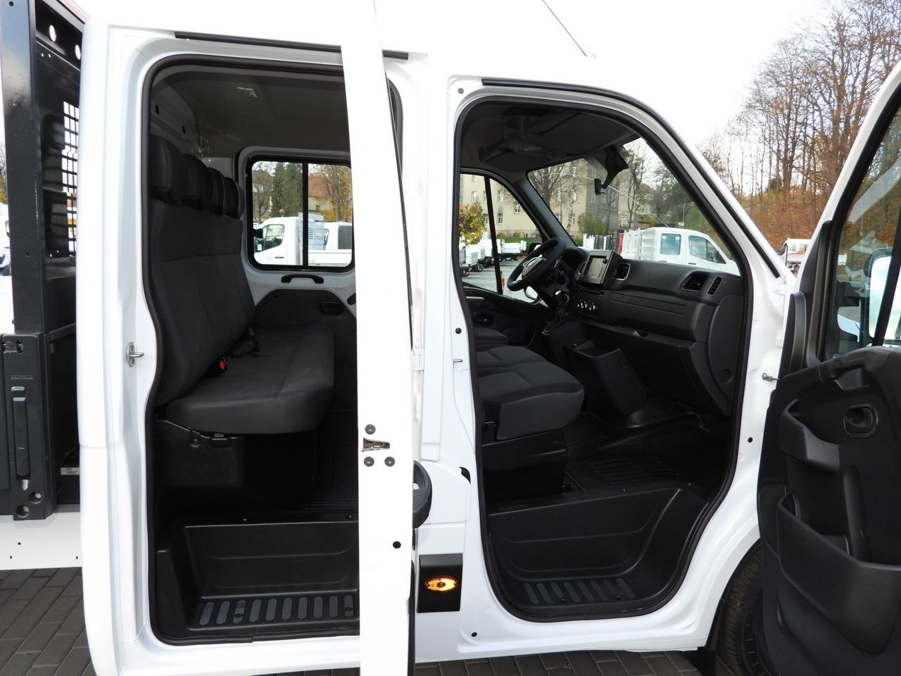 Van jungkit RENAULT MASTER TIPPER DOUBLE CABIN DOKA 7 SEATS CRUISE CONTROL NAVIGATION LED LIGHTS AIR CONDITIONING 145HP: gambar 36 Van jungkit RENAULT MASTER TIPPER DOUBLE CABIN DOKA 7 SEATS CRUISE CONTROL NAVIGATION LED LIGHTS AIR CONDITIONING 145HP: gambar 36