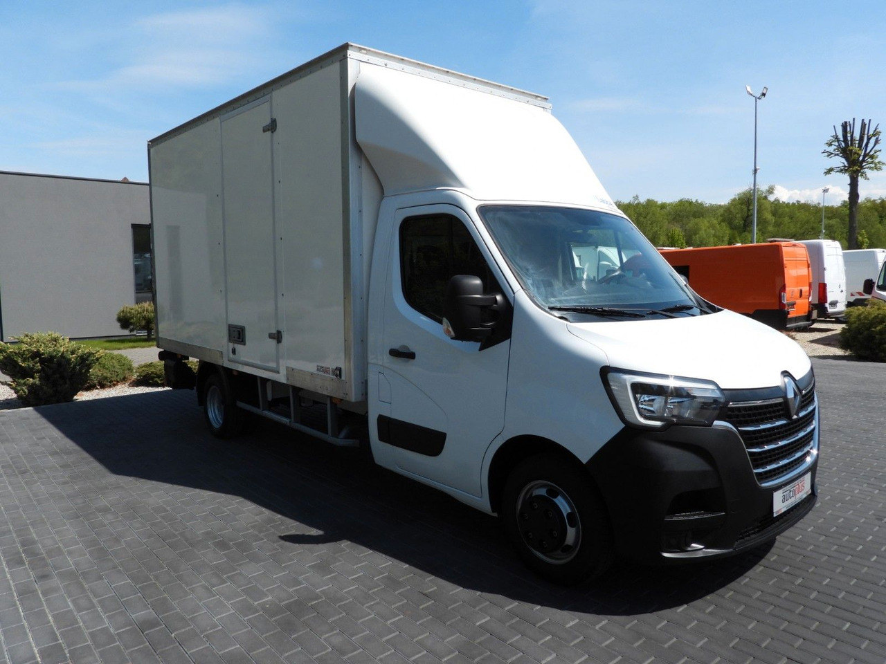 Renault MASTER KOFFER AUFZUG 8 PALETTEN TEMPOMAT NAVI - Van box: gambar 4 Renault MASTER KOFFER AUFZUG 8 PALETTEN TEMPOMAT NAVI - Van box: gambar 4