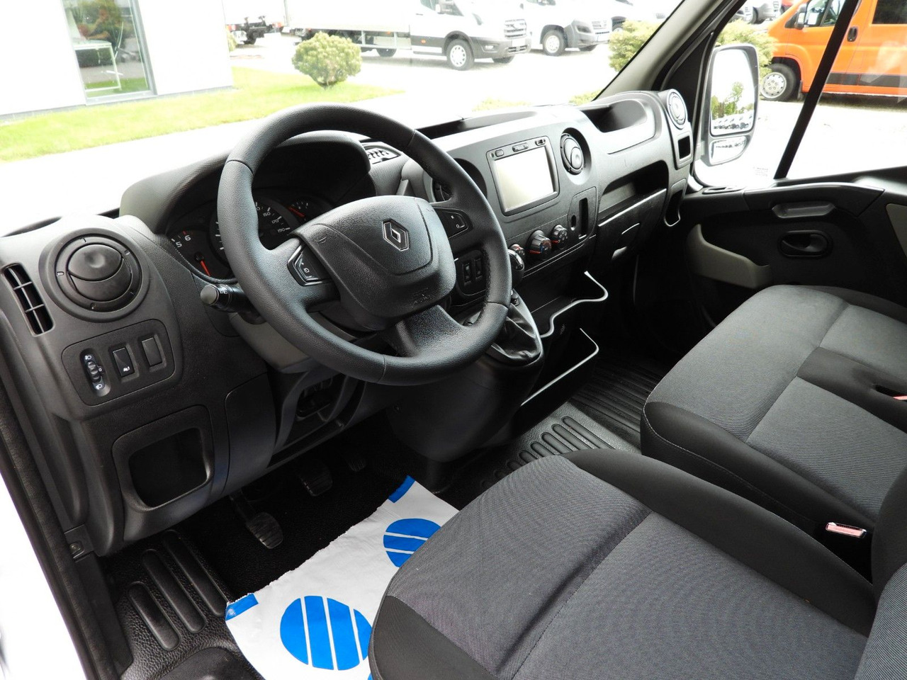 Renault MASTER PRITSCHE DOPPELKABINE DOKA 7 SITZE - Van flatbed, Van kombi: gambar 2 Renault MASTER PRITSCHE DOPPELKABINE DOKA 7 SITZE - Van flatbed, Van kombi: gambar 2