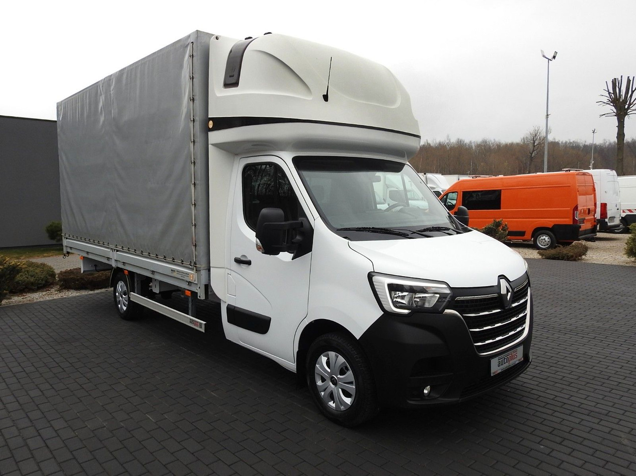 Renault MASTER PRITSCHE PLANE 10 PALETTEN WEBASTO A/C - Van dengan terpal samping: gambar 4 Renault MASTER PRITSCHE PLANE 10 PALETTEN WEBASTO A/C - Van dengan terpal samping: gambar 4