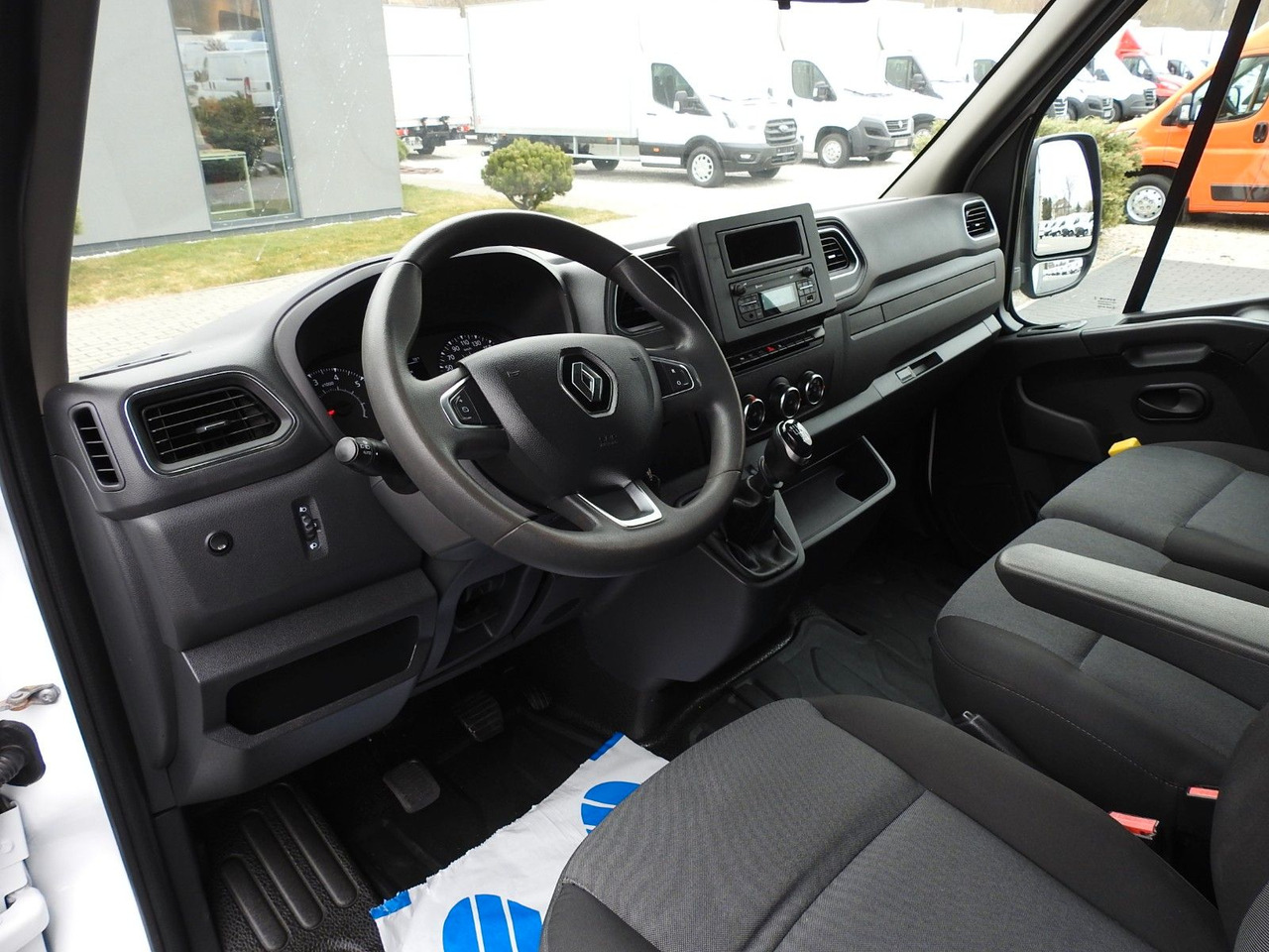 Renault MASTER PRITSCHE PLANE 10 PALETTEN WEBASTO A/C - Van dengan terpal samping: gambar 2 Renault MASTER PRITSCHE PLANE 10 PALETTEN WEBASTO A/C - Van dengan terpal samping: gambar 2