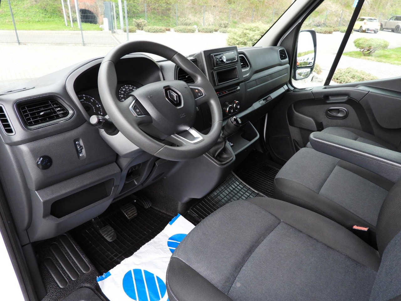 Renault MASTER PRITSCHE PLANE 10 PALETTEN WEBASTO A/C - Van dengan terpal samping: gambar 2 Renault MASTER PRITSCHE PLANE 10 PALETTEN WEBASTO A/C - Van dengan terpal samping: gambar 2