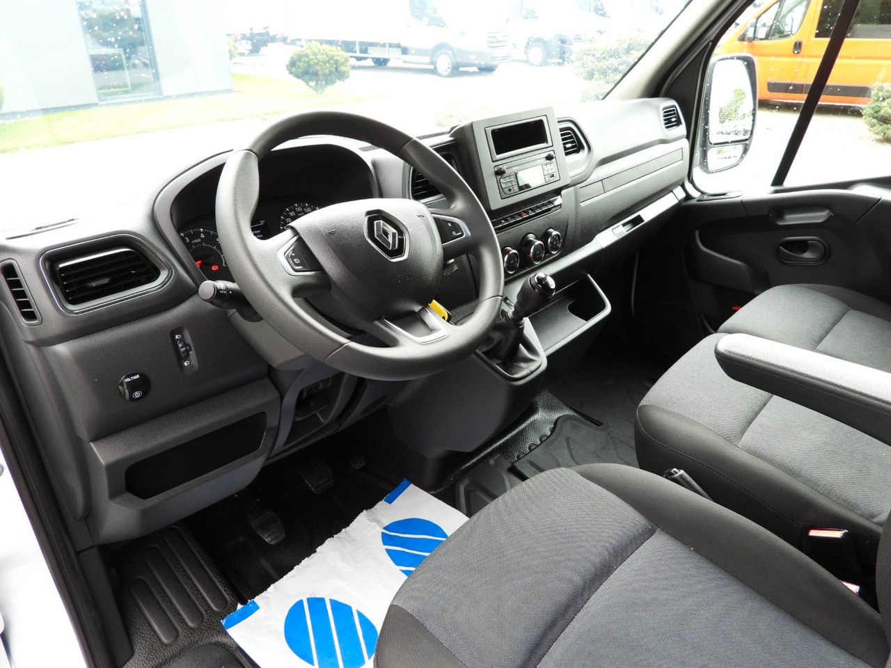 Renault MASTER PRITSCHE PLANE 10 PALETTEN WEBASTO A/C - Van dengan terpal samping: gambar 2 Renault MASTER PRITSCHE PLANE 10 PALETTEN WEBASTO A/C - Van dengan terpal samping: gambar 2