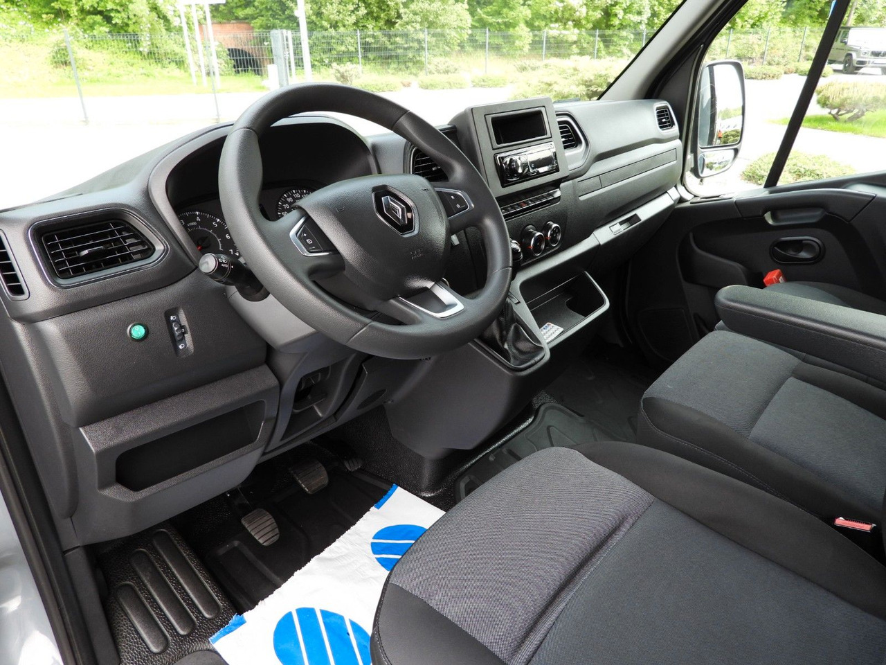 Renault MASTER PRITSCHE PLANE 10 PALETTEN WEBASTO TEMPOM - Van dengan terpal samping: gambar 2 Renault MASTER PRITSCHE PLANE 10 PALETTEN WEBASTO TEMPOM - Van dengan terpal samping: gambar 2