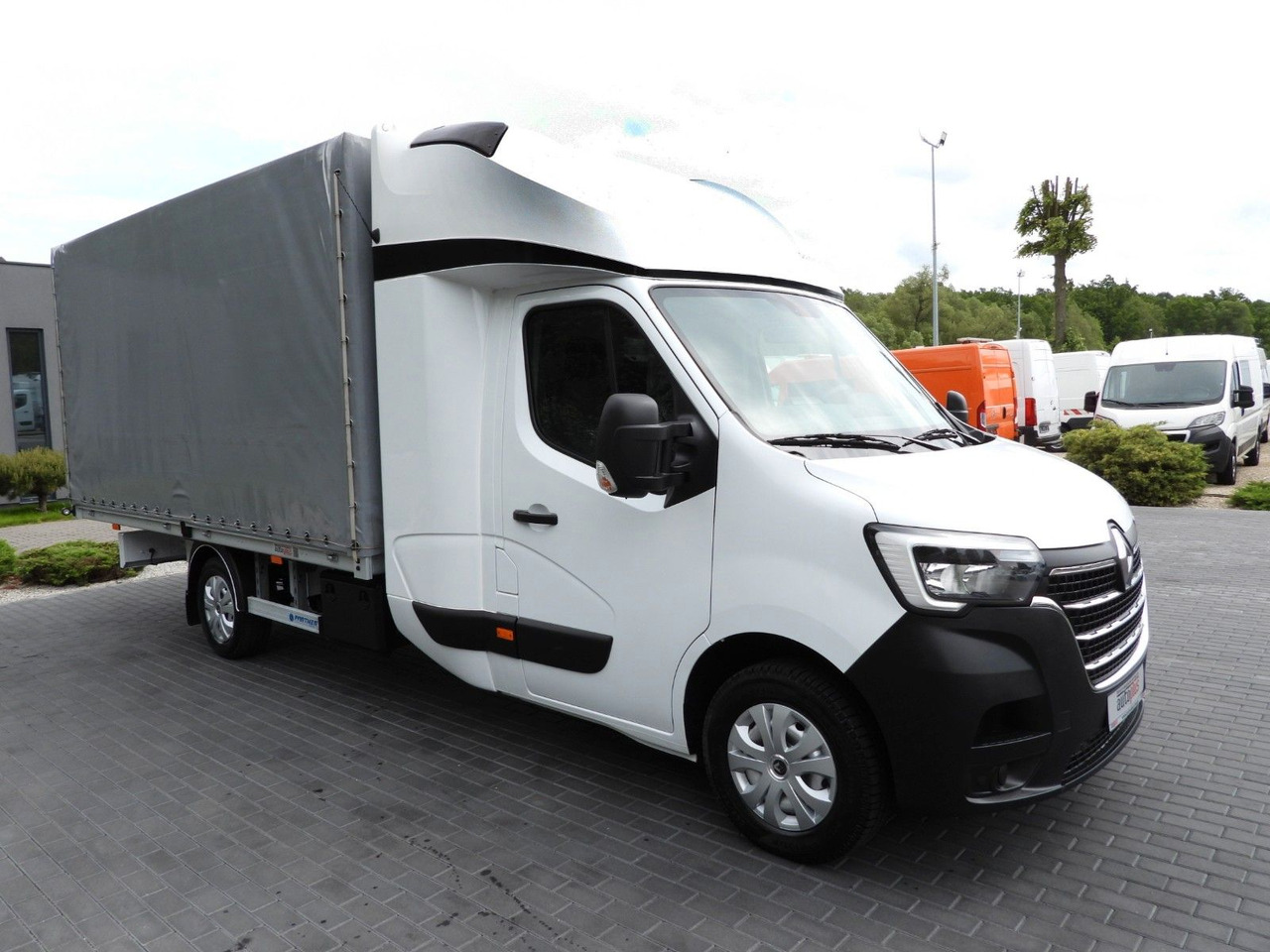 Renault MASTER PRITSCHE PLANE 8 PALETTEN WEBASTO A/C - Van dengan terpal samping, Van kombi: gambar 4 Renault MASTER PRITSCHE PLANE 8 PALETTEN WEBASTO A/C - Van dengan terpal samping, Van kombi: gambar 4