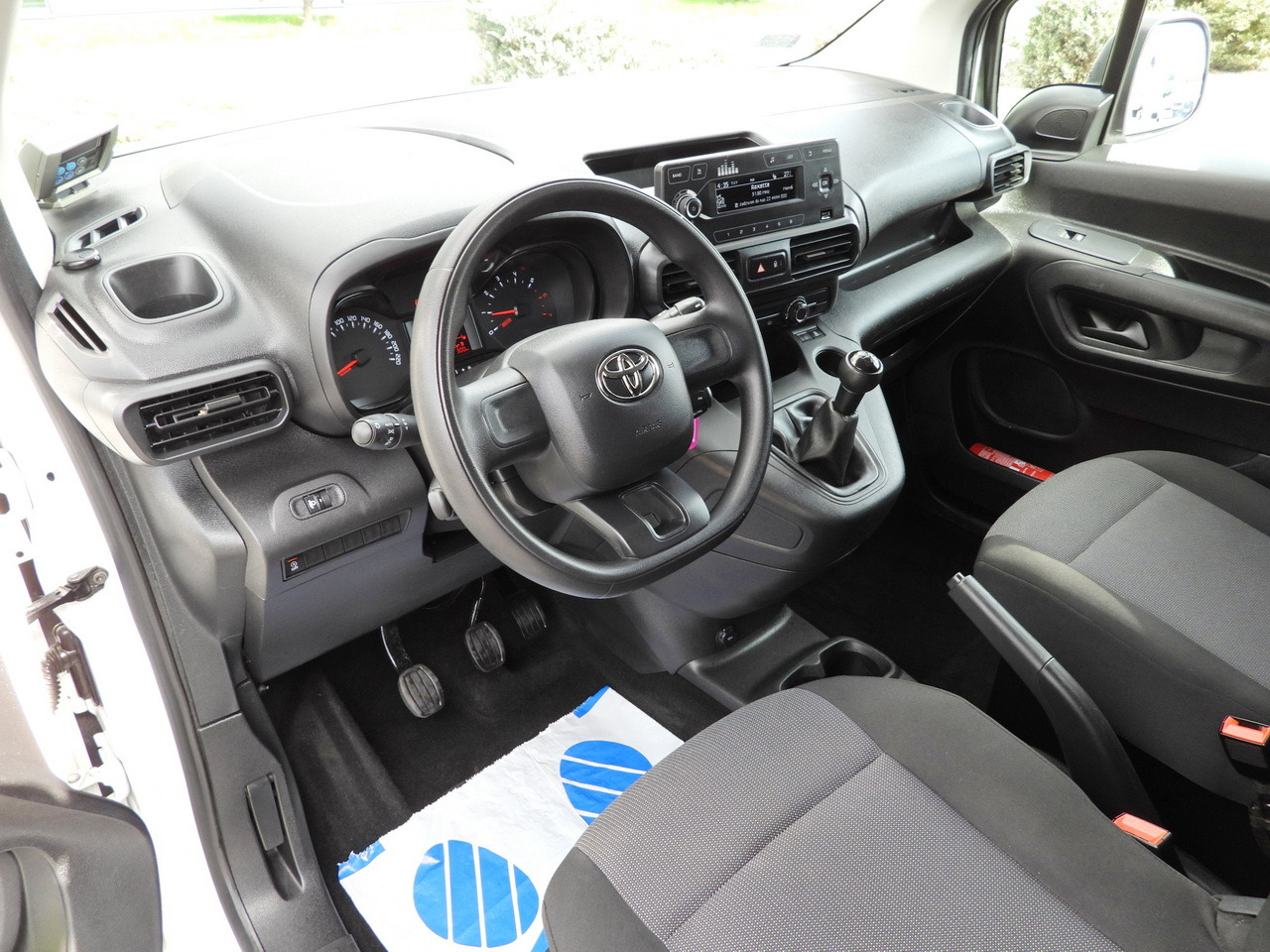 TOYOTA PROACE CITY  REFRIGERATOR VAN -15*C POWER SUPPLY 230V CRUISE CONTROL AIR CONDITIONING  100HP - Van berpendingin: gambar 2 TOYOTA PROACE CITY  REFRIGERATOR VAN -15*C POWER SUPPLY 230V CRUISE CONTROL AIR CONDITIONING  100HP - Van berpendingin: gambar 2