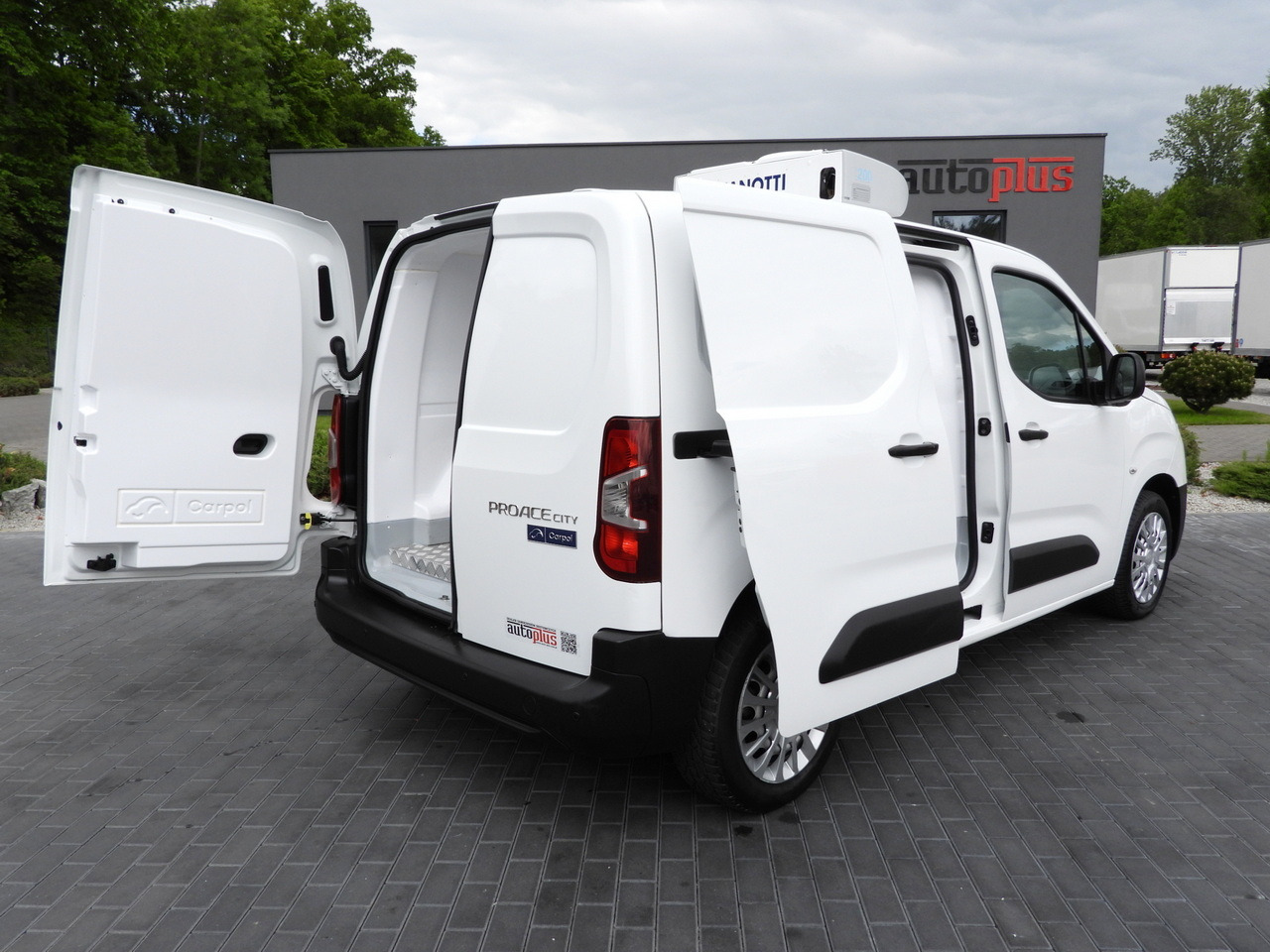 TOYOTA PROACE CITY  REFRIGERATOR VAN -15*C POWER SUPPLY 230V CRUISE CONTROL AIR CONDITIONING  100HP - Van berpendingin: gambar 3 TOYOTA PROACE CITY  REFRIGERATOR VAN -15*C POWER SUPPLY 230V CRUISE CONTROL AIR CONDITIONING  100HP - Van berpendingin: gambar 3