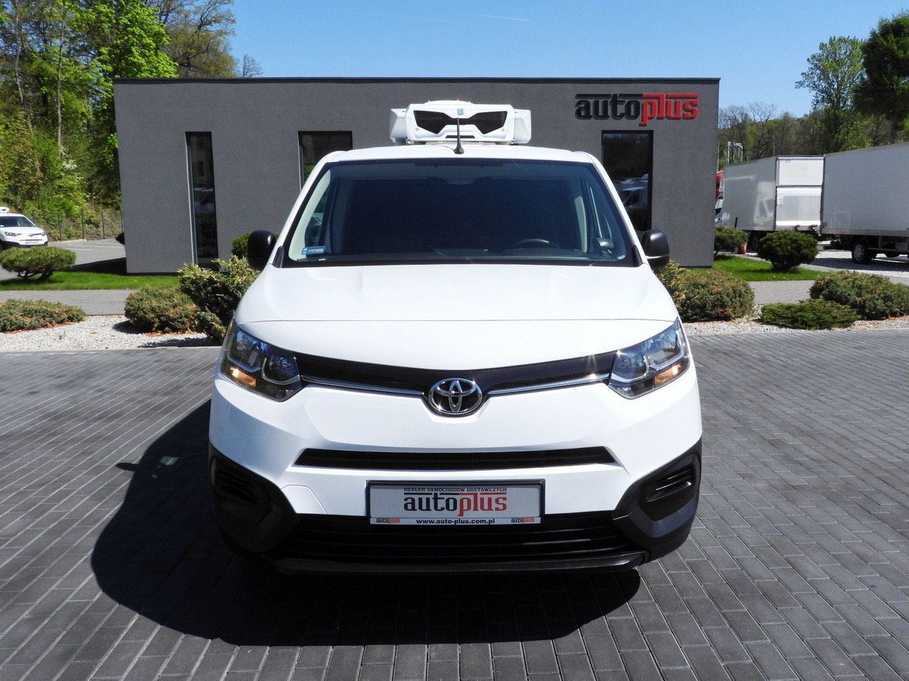 TOYOTA PROACE CITY  REFRIGERATOR VAN -15*C POWER SUPPLY 230V CRUISE CONTROL AIR CONDITIONING  100HP - Van berpendingin: gambar 5 TOYOTA PROACE CITY  REFRIGERATOR VAN -15*C POWER SUPPLY 230V CRUISE CONTROL AIR CONDITIONING  100HP - Van berpendingin: gambar 5