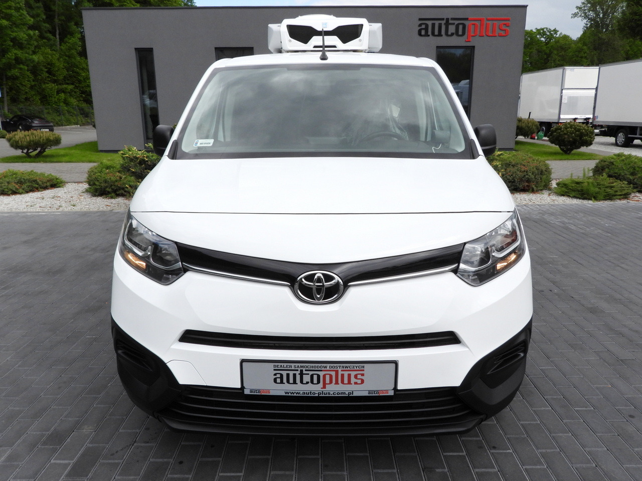 TOYOTA PROACE CITY  REFRIGERATOR VAN -15*C POWER SUPPLY 230V CRUISE CONTROL AIR CONDITIONING  100HP - Van berpendingin: gambar 5 TOYOTA PROACE CITY  REFRIGERATOR VAN -15*C POWER SUPPLY 230V CRUISE CONTROL AIR CONDITIONING  100HP - Van berpendingin: gambar 5