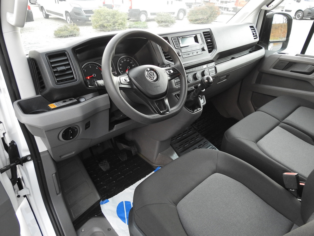 VOLKSWAGEN CRAFTER 4X4 4MOTION BOX DELIVERY VAN 7 SEATS AIR CONDITIONING  140HP - Van panel: gambar 2 VOLKSWAGEN CRAFTER 4X4 4MOTION BOX DELIVERY VAN 7 SEATS AIR CONDITIONING  140HP - Van panel: gambar 2