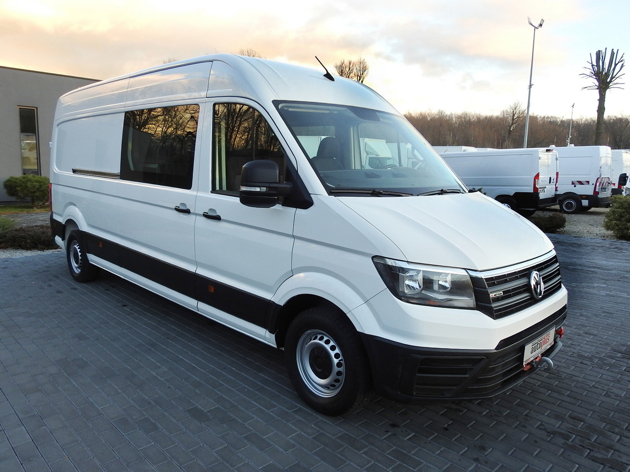VOLKSWAGEN CRAFTER 4X4 4MOTION BOX DELIVERY VAN 7 SEATS AIR CONDITIONING  140HP - Van panel: gambar 4 VOLKSWAGEN CRAFTER 4X4 4MOTION BOX DELIVERY VAN 7 SEATS AIR CONDITIONING  140HP - Van panel: gambar 4