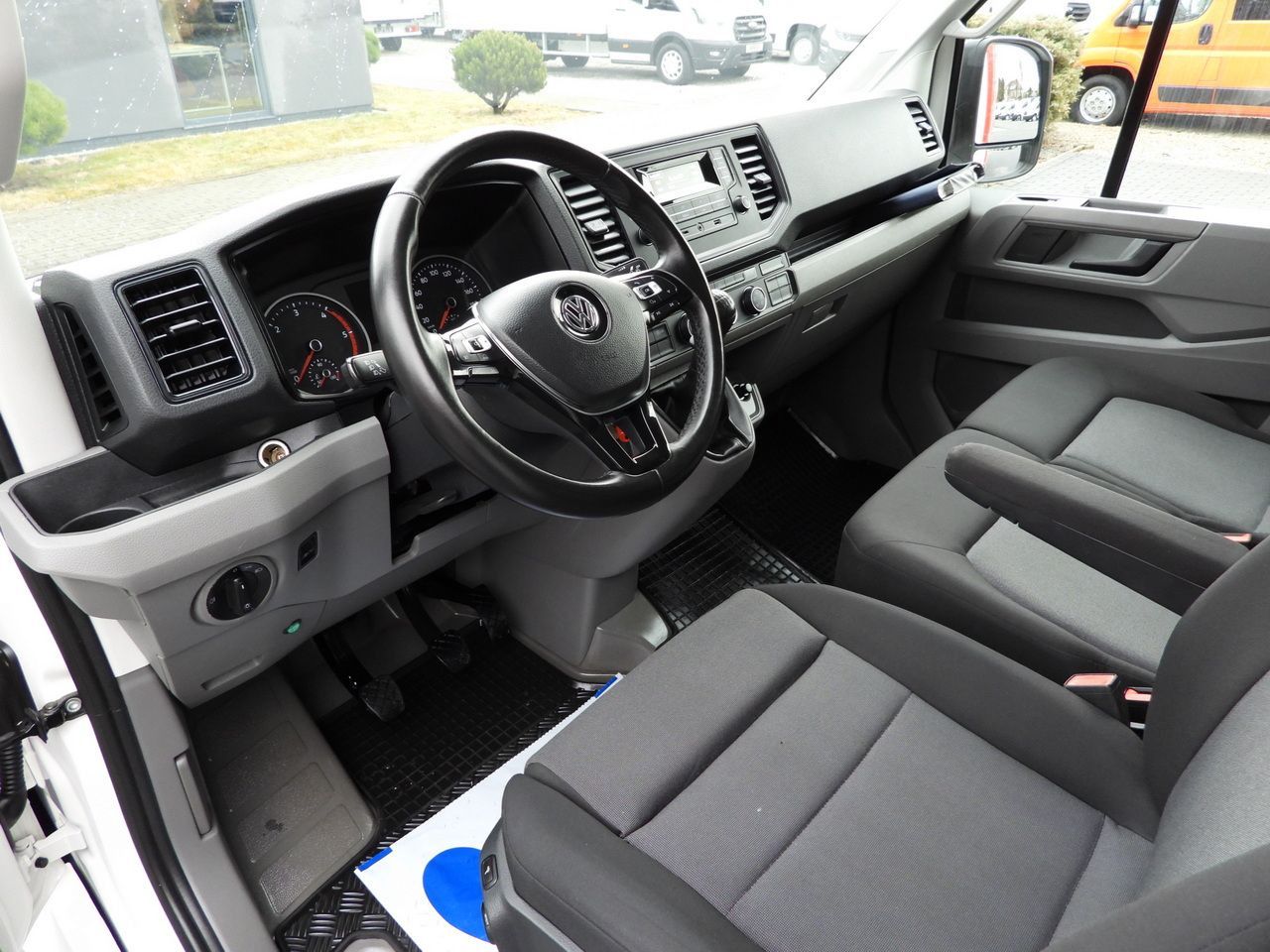 VOLKSWAGEN CRAFTER TARPAULIN 10 PALLETS CRUISE CONTROL AIR CONDITIONING 180HP - Van dengan terpal samping: gambar 2 VOLKSWAGEN CRAFTER TARPAULIN 10 PALLETS CRUISE CONTROL AIR CONDITIONING 180HP - Van dengan terpal samping: gambar 2