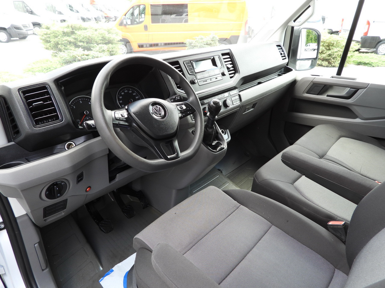 VOLKSWAGEN CRAFTER TARPAULIN 10 PALLETS WEBASTO CRUISE CONTROL AIR CONDITIONING 180HP - Van dengan terpal samping: gambar 2 VOLKSWAGEN CRAFTER TARPAULIN 10 PALLETS WEBASTO CRUISE CONTROL AIR CONDITIONING 180HP - Van dengan terpal samping: gambar 2