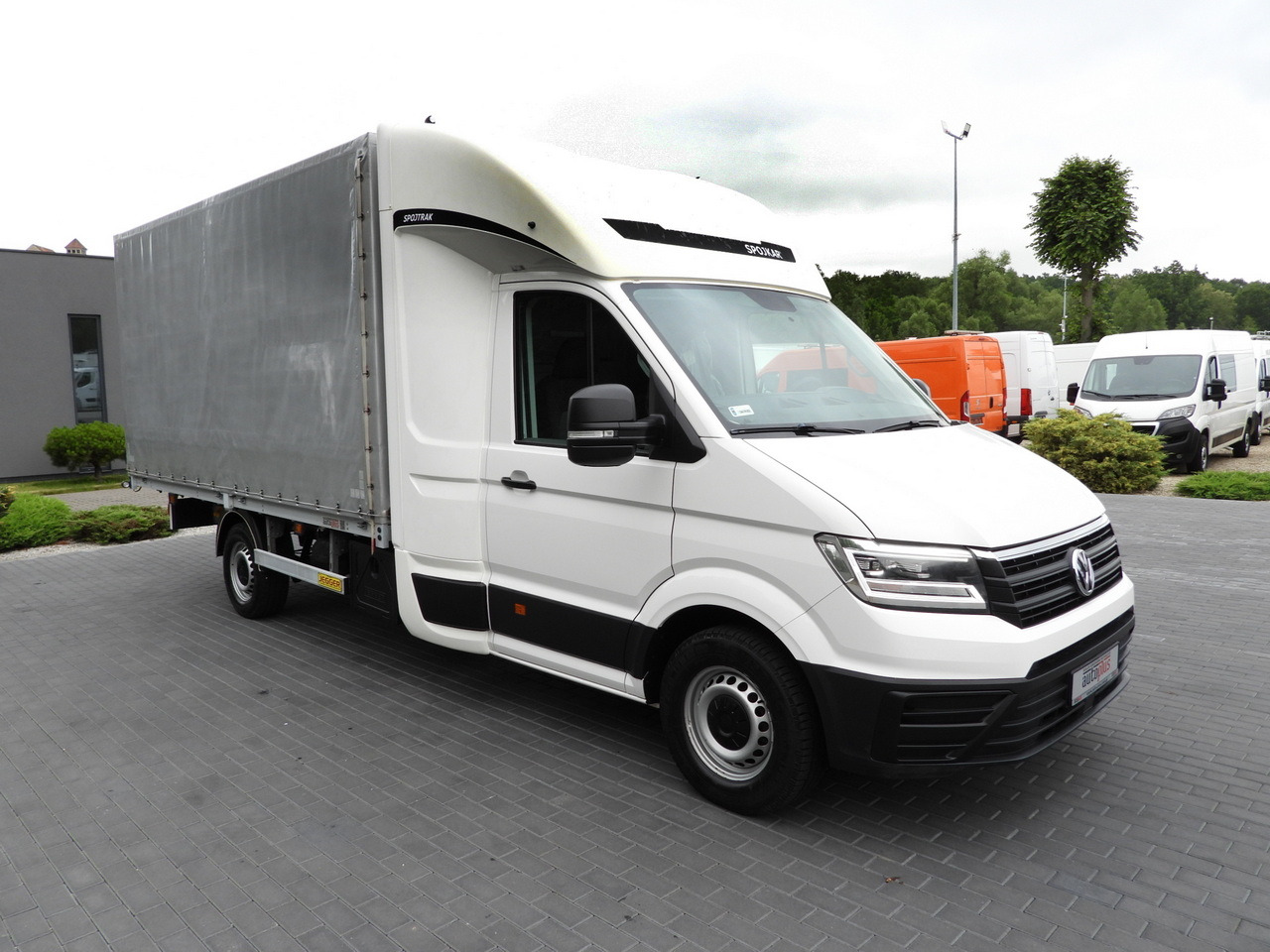 VOLKSWAGEN CRAFTER TARPAULIN 8 PALLETS WEBASTO CRUISE CONTROL LED LIGHTS AIR CONDITIONING 180HP - Van dengan terpal samping: gambar 4 VOLKSWAGEN CRAFTER TARPAULIN 8 PALLETS WEBASTO CRUISE CONTROL LED LIGHTS AIR CONDITIONING 180HP - Van dengan terpal samping: gambar 4