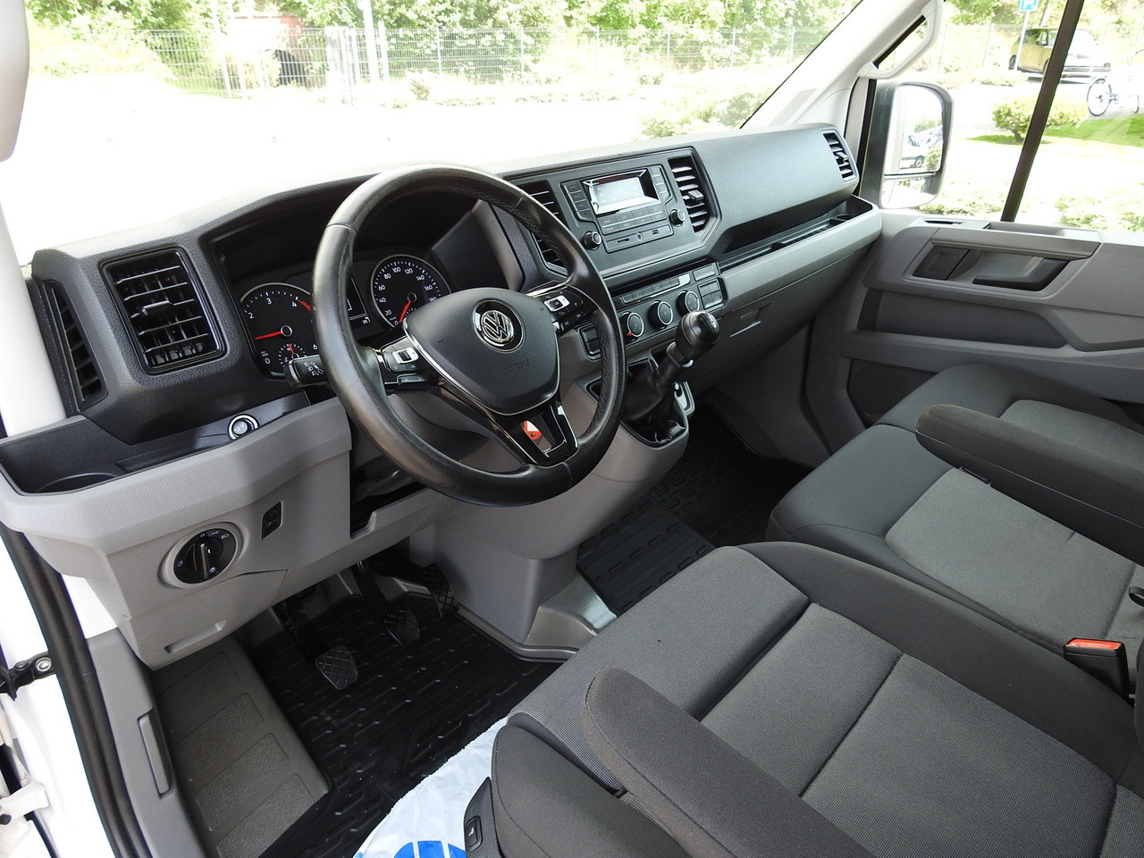 VOLKSWAGEN CRAFTER TARPAULIN LIFT 8 PALLETS WEBASTO CRUISE CONTROL 180HP - Van dengan terpal samping: gambar 2 VOLKSWAGEN CRAFTER TARPAULIN LIFT 8 PALLETS WEBASTO CRUISE CONTROL 180HP - Van dengan terpal samping: gambar 2