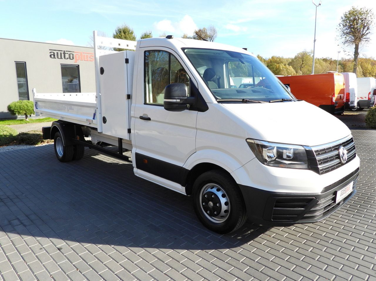 VOLKSWAGEN CRAFTER TIPPER CRUISE CONTROL NAVIGATION TWIN WHEELS AIR CONDITIONING 180HP - Van jungkit: gambar 4 VOLKSWAGEN CRAFTER TIPPER CRUISE CONTROL NAVIGATION TWIN WHEELS AIR CONDITIONING 180HP - Van jungkit: gambar 4