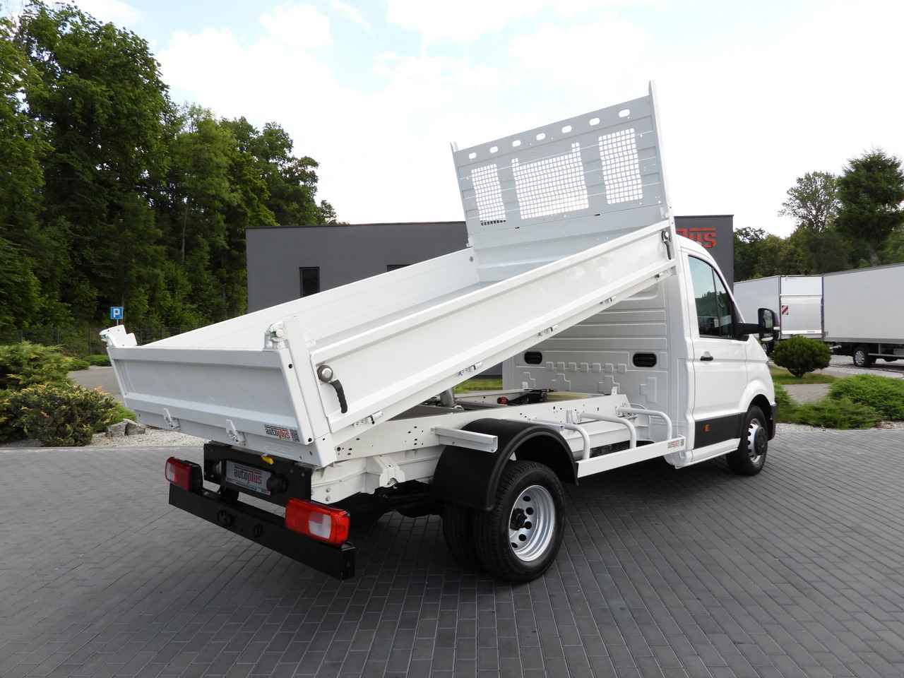 VOLKSWAGEN CRAFTER TIPPER CRUISE CONTROL TWIN WHEELS AIR CONDITIONING 180HP - Van jungkit: gambar 3 VOLKSWAGEN CRAFTER TIPPER CRUISE CONTROL TWIN WHEELS AIR CONDITIONING 180HP - Van jungkit: gambar 3