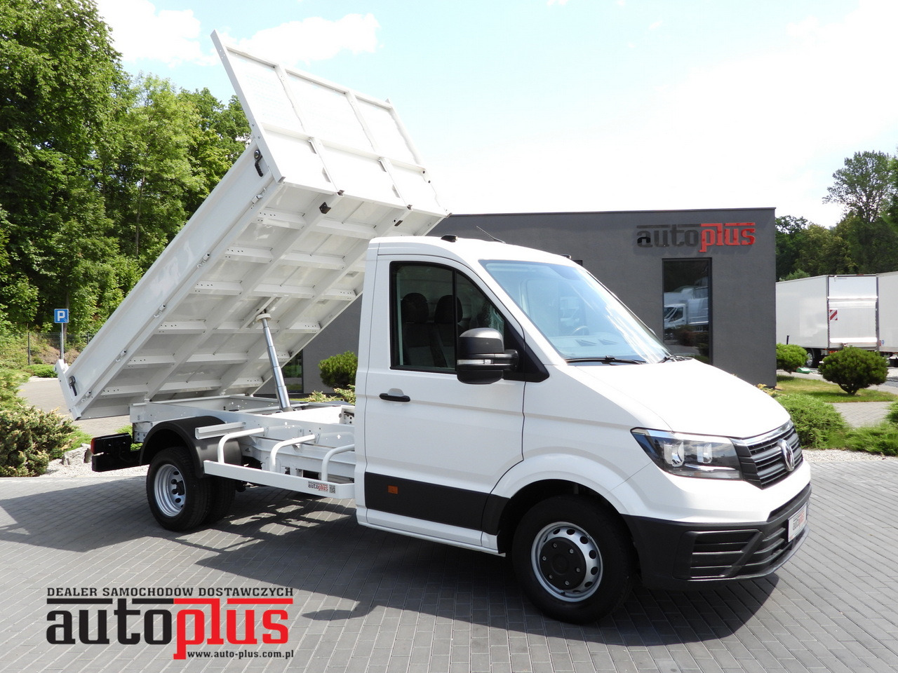 VOLKSWAGEN CRAFTER TIPPER CRUISE CONTROL TWIN WHEELS AIR CONDITIONING 180HP - Van jungkit: gambar 1 VOLKSWAGEN CRAFTER TIPPER CRUISE CONTROL TWIN WHEELS AIR CONDITIONING 180HP - Van jungkit: gambar 1