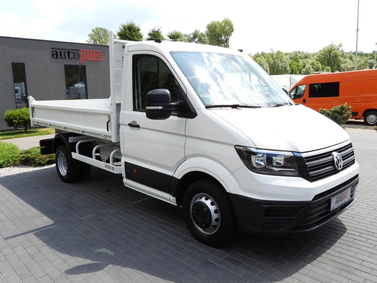 VOLKSWAGEN CRAFTER TIPPER CRUISE CONTROL TWIN WHEELS AIR CONDITIONING 180HP - Van jungkit: gambar 4 VOLKSWAGEN CRAFTER TIPPER CRUISE CONTROL TWIN WHEELS AIR CONDITIONING 180HP - Van jungkit: gambar 4
