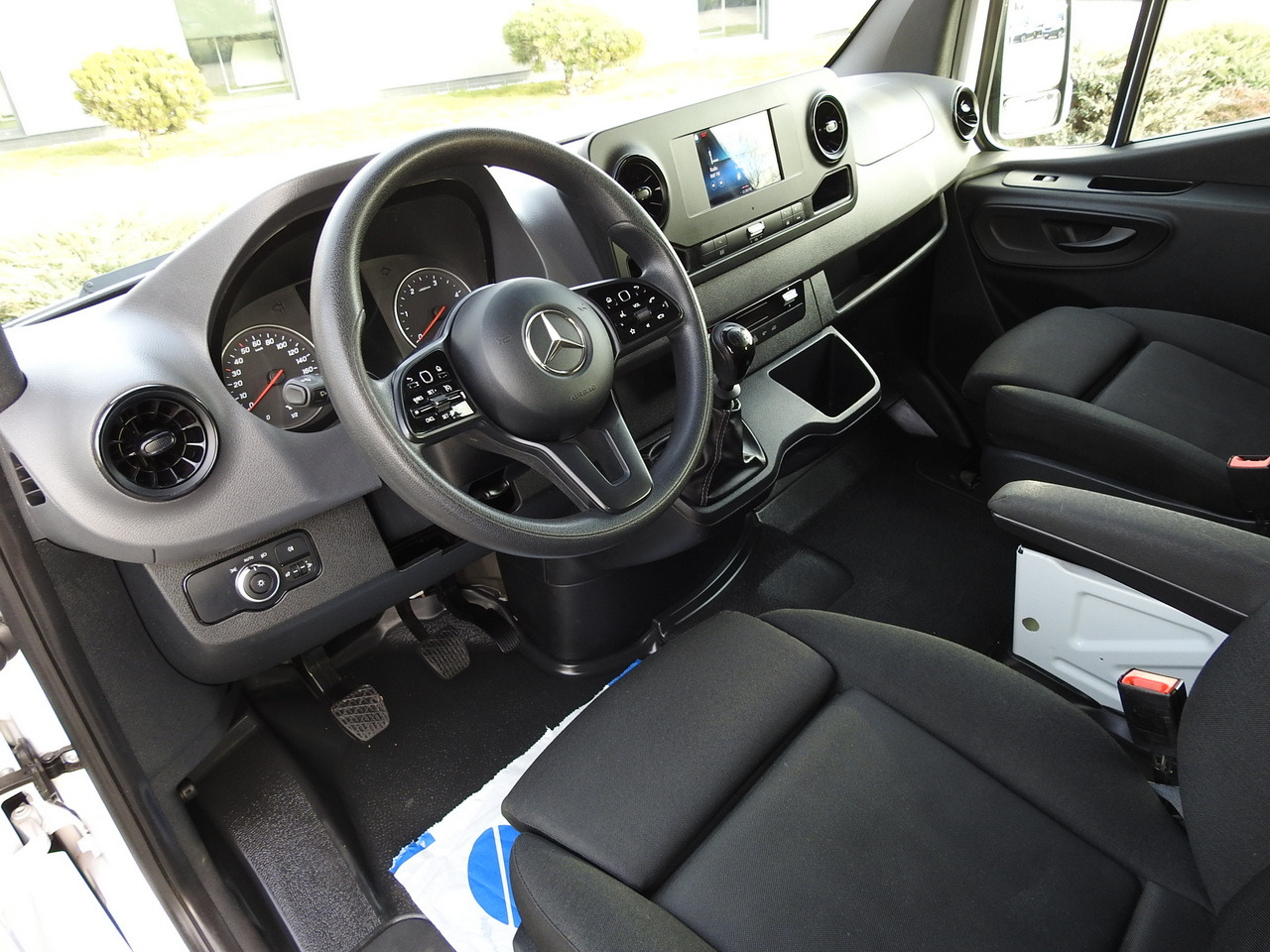 MERCEDES SPRINTER 314 BOX DELIVERY VAN 6 SEATS CRUISE CONTROL AIR CONDITIONING 140HP - Van pengiriman: gambar 2 MERCEDES SPRINTER 314 BOX DELIVERY VAN 6 SEATS CRUISE CONTROL AIR CONDITIONING 140HP - Van pengiriman: gambar 2