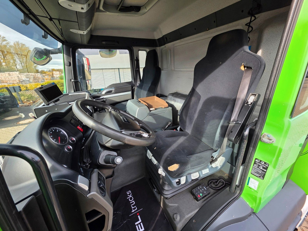 Truk tangki MAN TGS 26.440 6X2-2 LL / ADR AT / 3 Kamm. / Lenkac.: gambar 28 Truk tangki MAN TGS 26.440 6X2-2 LL / ADR AT / 3 Kamm. / Lenkac.: gambar 28