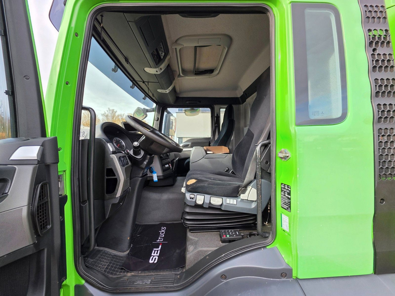 Truk tangki MAN TGS 26.440 6X2-2 LL / ADR AT / 3 Kamm. / Lenkac.: gambar 27 Truk tangki MAN TGS 26.440 6X2-2 LL / ADR AT / 3 Kamm. / Lenkac.: gambar 27