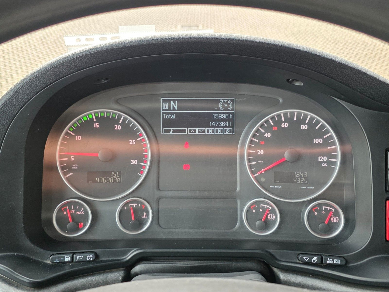 Truk tangki MAN TGS 26.440 6X2-2 LL / ADR AT / 3 Kamm. / Lenkac.: gambar 36 Truk tangki MAN TGS 26.440 6X2-2 LL / ADR AT / 3 Kamm. / Lenkac.: gambar 36