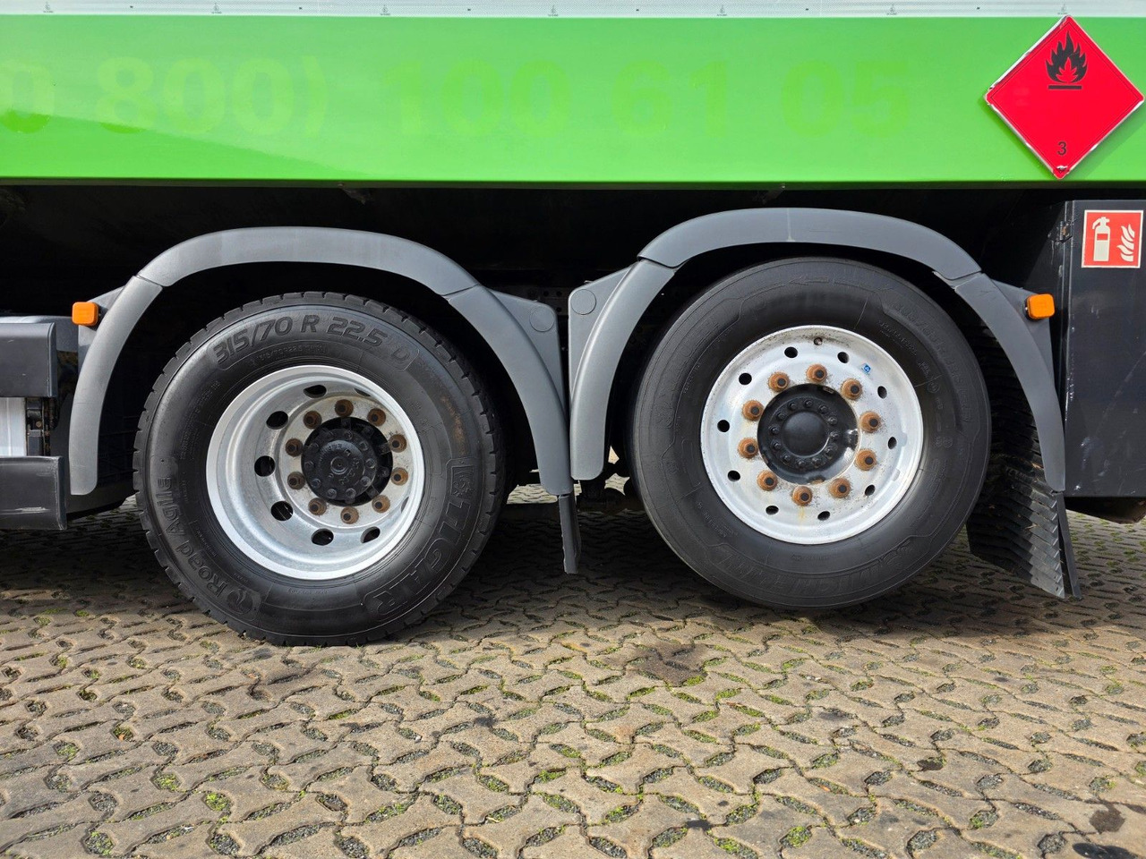 Truk tangki MAN TGS 26.440 6X2-2 LL / ADR AT / 3 Kamm. / Lenkac.: gambar 45 Truk tangki MAN TGS 26.440 6X2-2 LL / ADR AT / 3 Kamm. / Lenkac.: gambar 45