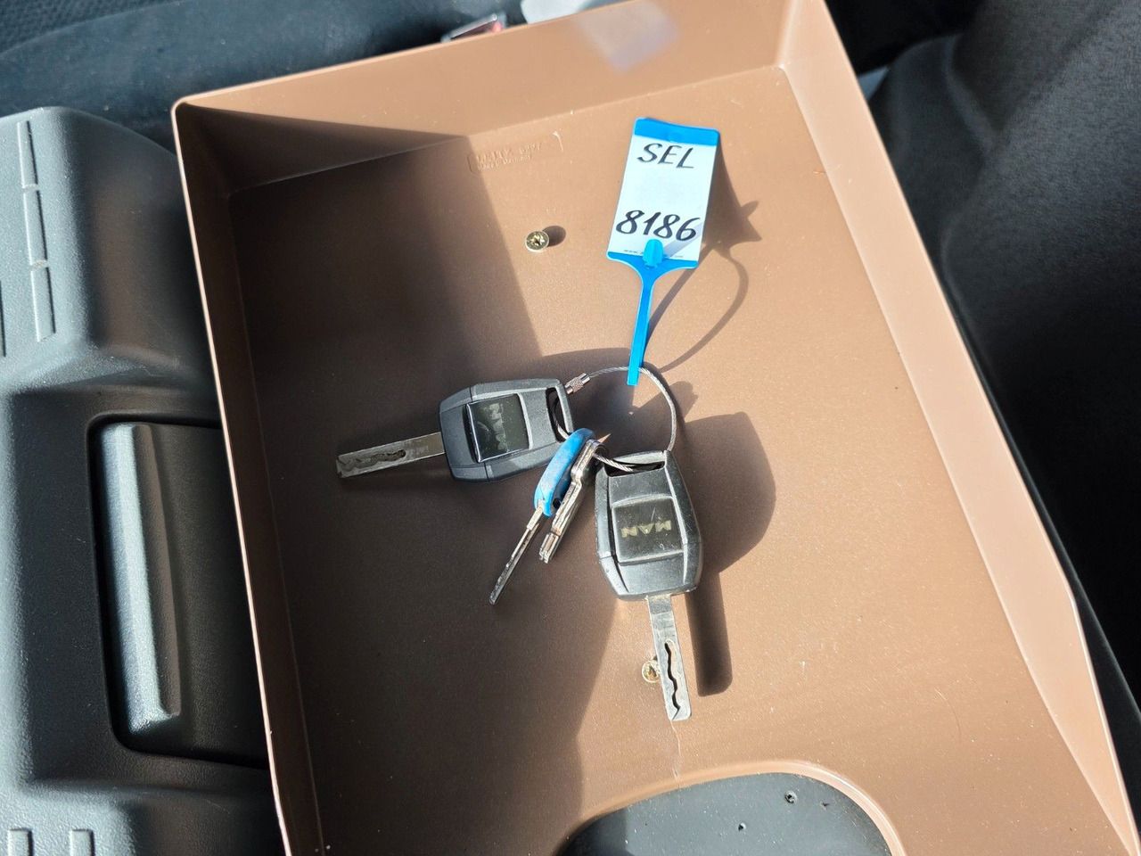 Truk tangki MAN TGS 26.440 6X2-2 LL / ADR AT / 3 Kamm. / Lenkac.: gambar 41 Truk tangki MAN TGS 26.440 6X2-2 LL / ADR AT / 3 Kamm. / Lenkac.: gambar 41