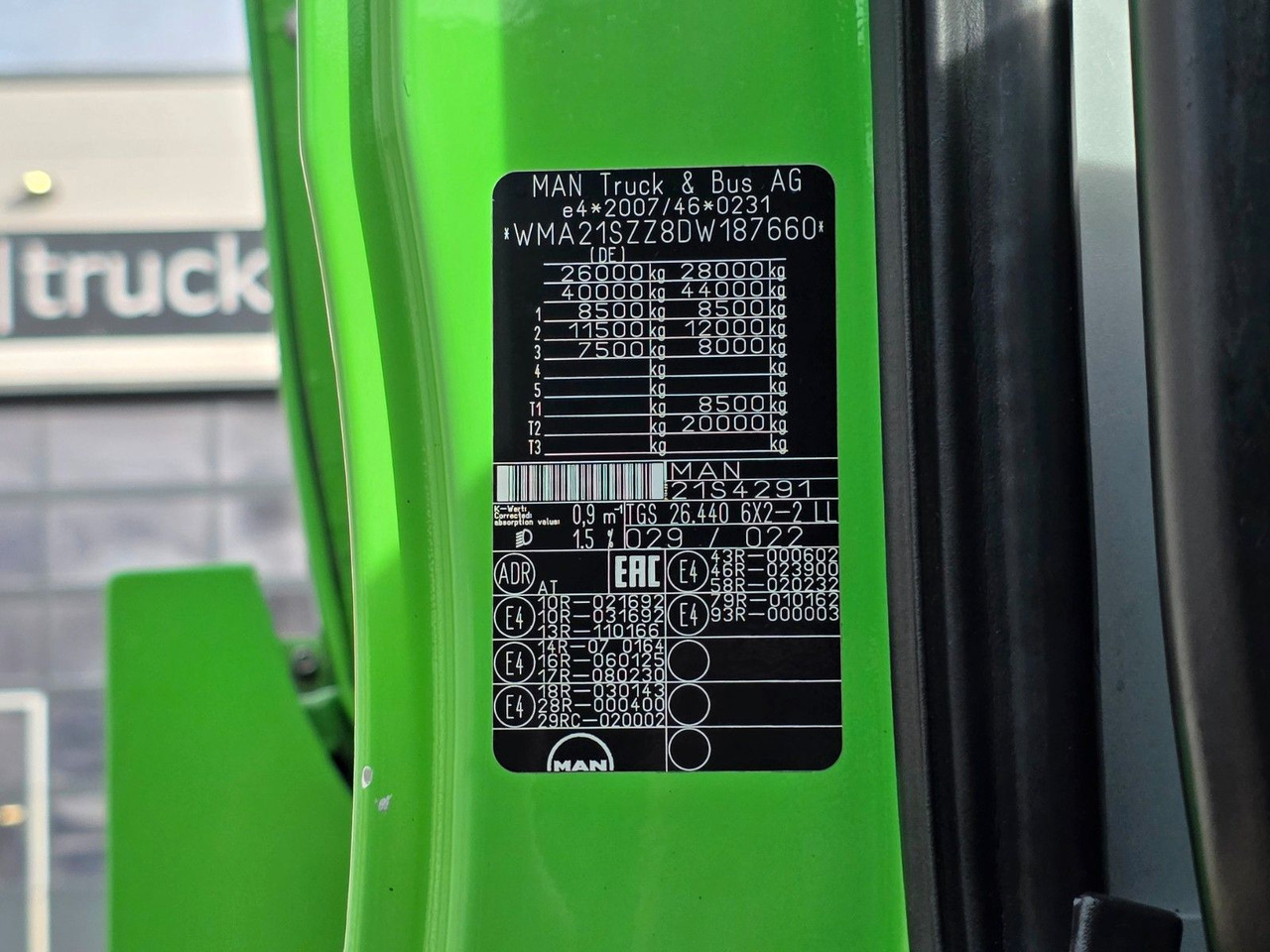 Truk tangki MAN TGS 26.440 6X2-2 LL / ADR AT / 3 Kamm. / Lenkac.: gambar 26 Truk tangki MAN TGS 26.440 6X2-2 LL / ADR AT / 3 Kamm. / Lenkac.: gambar 26