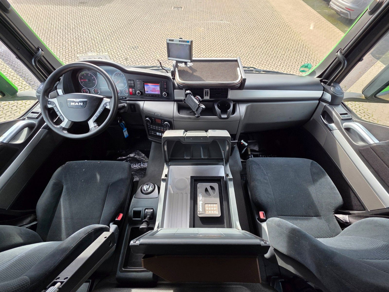 Truk tangki MAN TGS 26.440 6X2-2 LL / ADR AT / 3 Kamm. / Lenkac.: gambar 34 Truk tangki MAN TGS 26.440 6X2-2 LL / ADR AT / 3 Kamm. / Lenkac.: gambar 34