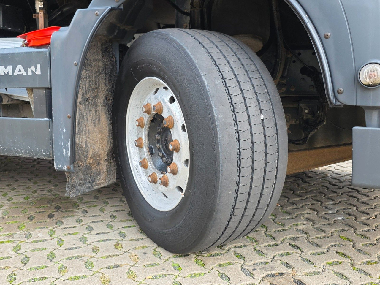 Truk tangki MAN TGS 26.440 6X2-2 LL / ADR AT / 3 Kamm. / Lenkac.: gambar 44 Truk tangki MAN TGS 26.440 6X2-2 LL / ADR AT / 3 Kamm. / Lenkac.: gambar 44