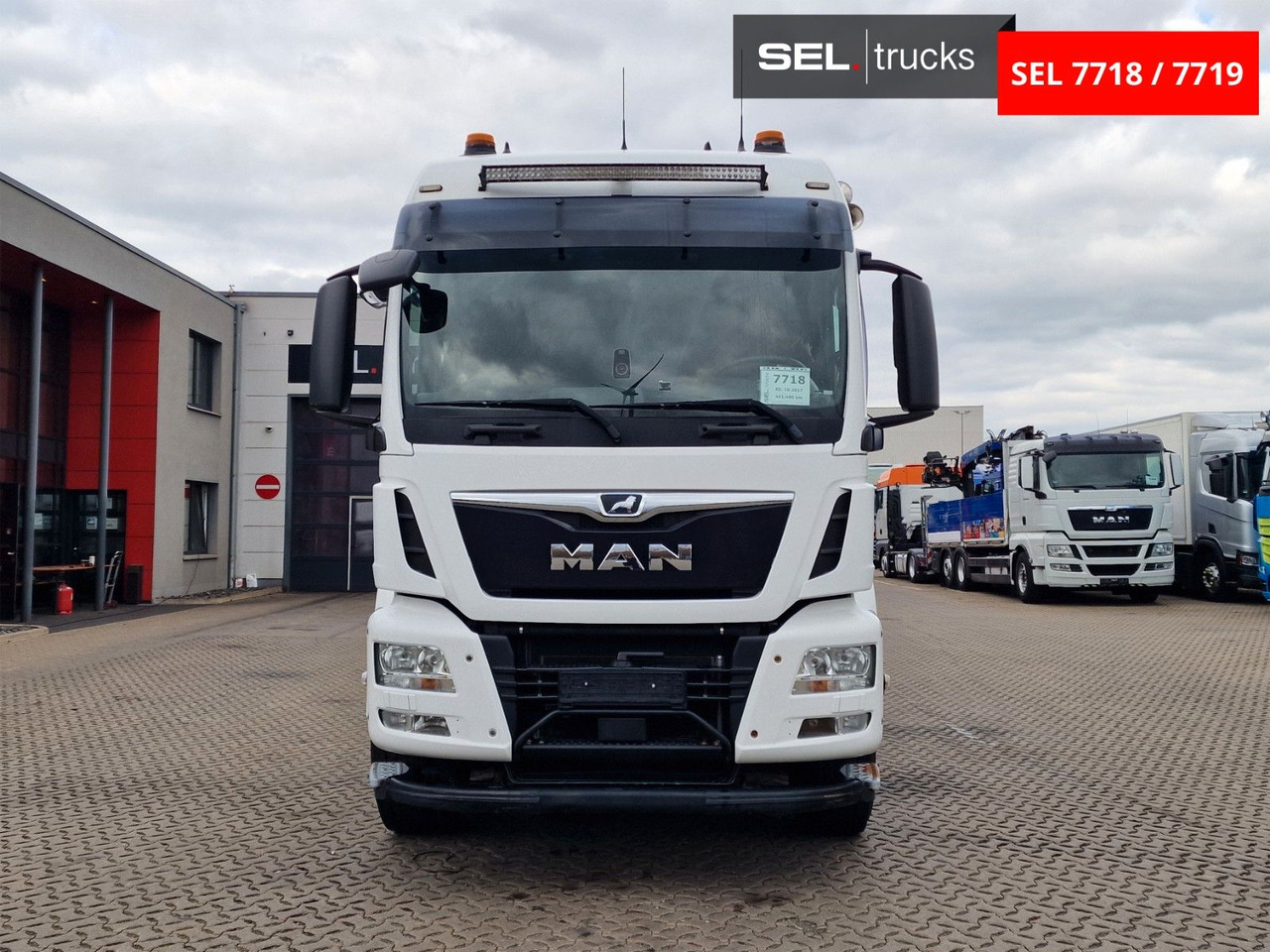 MAN TGS 35.500.8X2-6 BL / Silosteller / Lenkachse - Truk jungkit: gambar 2 MAN TGS 35.500.8X2-6 BL / Silosteller / Lenkachse - Truk jungkit: gambar 2