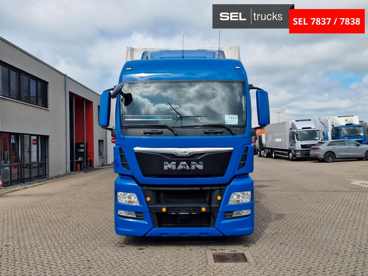 MAN TGX 18.440 4X2 LL-U/ Intarder /Hubdach/Durchlade - Truk dengan terpal samping: gambar 2 MAN TGX 18.440 4X2 LL-U/ Intarder /Hubdach/Durchlade - Truk dengan terpal samping: gambar 2