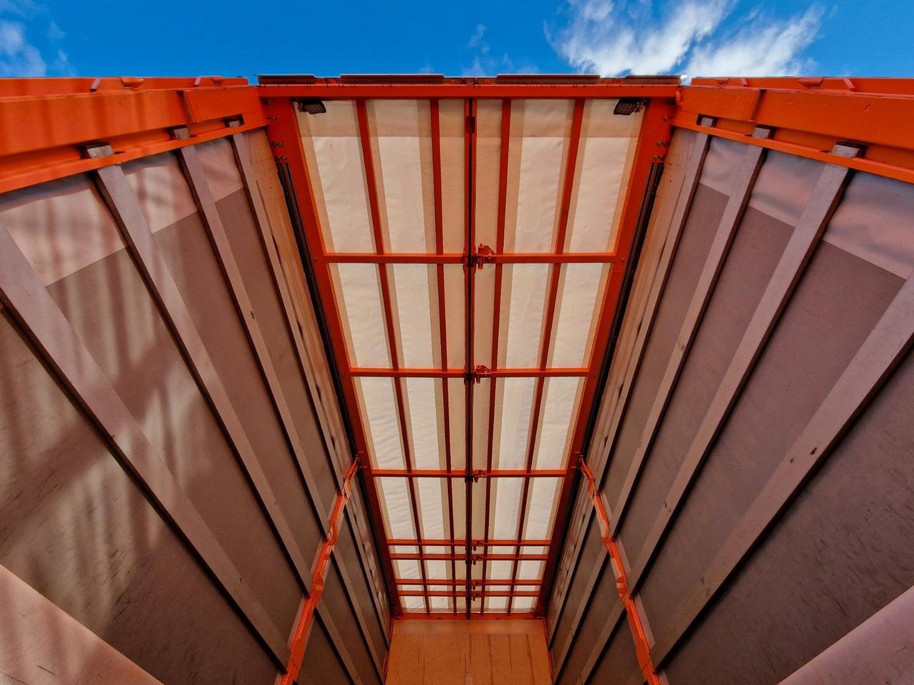 Truk dengan terpal samping Mercedes-Benz Actros 2548 / Retarder / Aluklappen / 6E: gambar 10 Truk dengan terpal samping Mercedes-Benz Actros 2548 / Retarder / Aluklappen / 6E: gambar 10