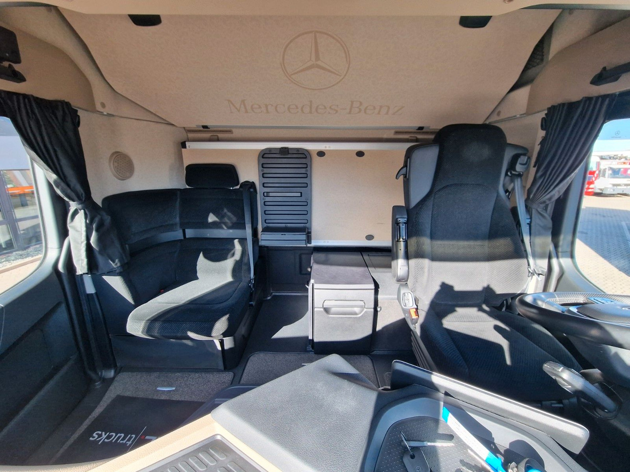 Truk dengan terpal samping Mercedes-Benz Actros 2548 / Retarder / Aluklappen / 6E: gambar 20 Truk dengan terpal samping Mercedes-Benz Actros 2548 / Retarder / Aluklappen / 6E: gambar 20