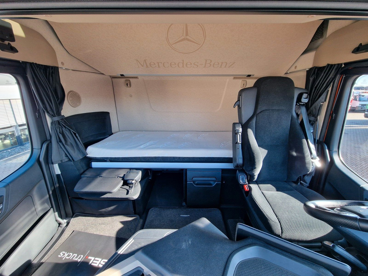 Truk dengan terpal samping Mercedes-Benz Actros 2548 / Retarder / Euro 6E / Aluklappen: gambar 19