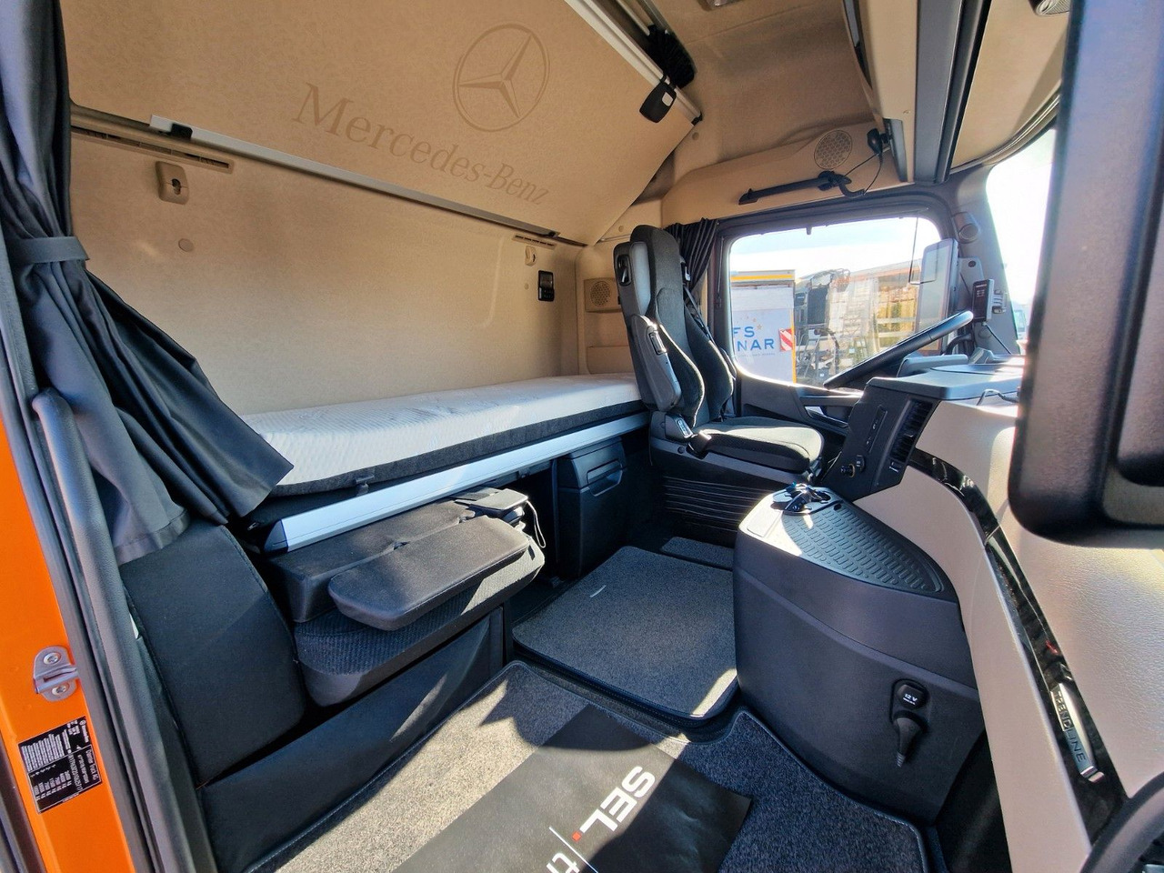 Truk dengan terpal samping Mercedes-Benz Actros 2548 / Retarder / Euro 6E / Aluklappen: gambar 18