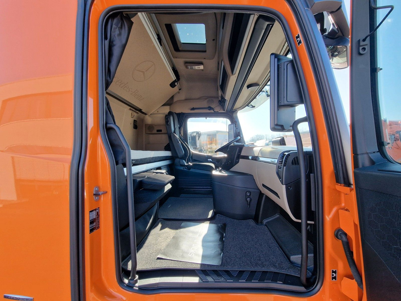 Truk dengan terpal samping Mercedes-Benz Actros 2548 / Retarder / Euro 6E / Aluklappen: gambar 17