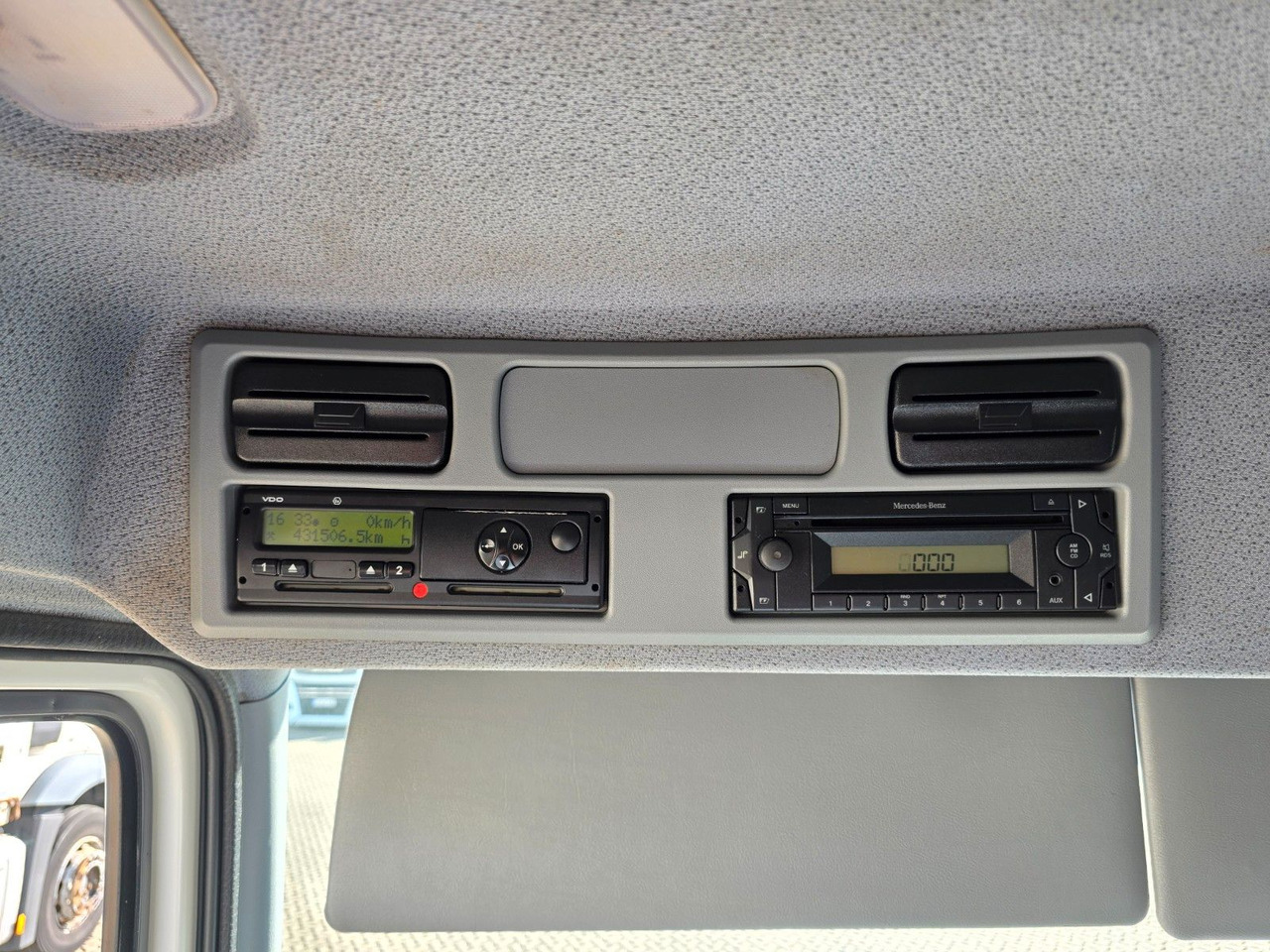 Truk box Mercedes-Benz Atego 1218 / Ladebordwand: gambar 42 Truk box Mercedes-Benz Atego 1218 / Ladebordwand: gambar 42