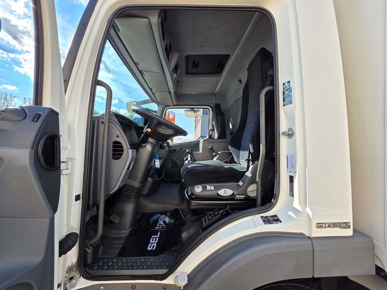 Truk box Mercedes-Benz Atego 1218 / Ladebordwand: gambar 30 Truk box Mercedes-Benz Atego 1218 / Ladebordwand: gambar 30