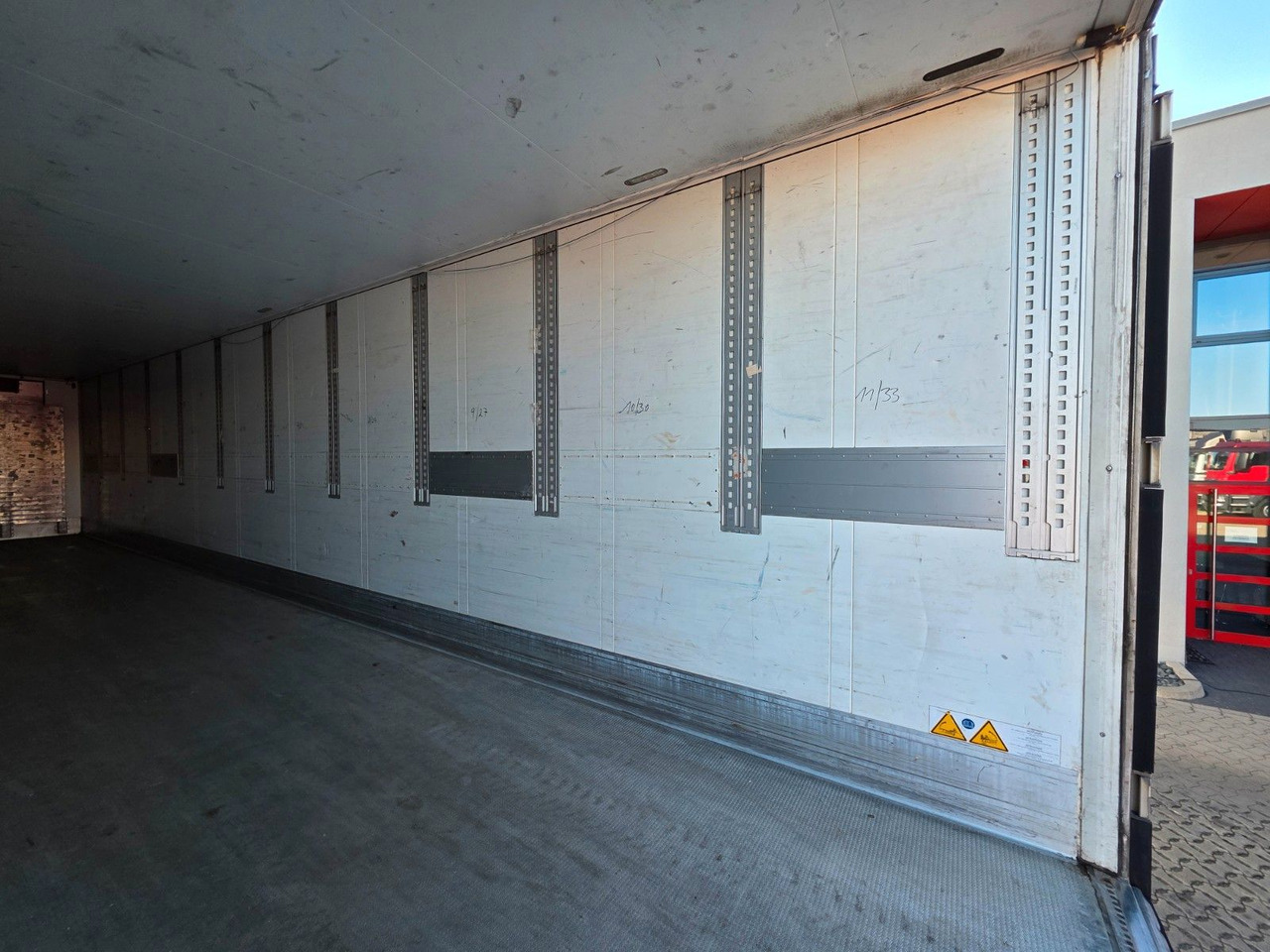 Semi-trailer berpendingin Schmitz Cargobull SKO 24/L13.4 FP 45 COOL 8/ Doppelstock: gambar 14 Semi-trailer berpendingin Schmitz Cargobull SKO 24/L13.4 FP 45 COOL 8/ Doppelstock: gambar 14