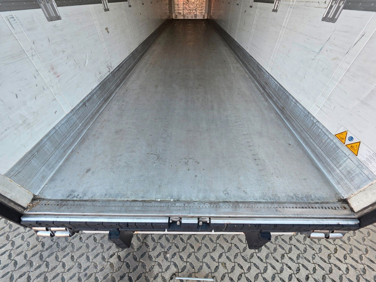 Semi-trailer berpendingin Schmitz Cargobull SKO 24/L13.4 FP 45 COOL 8/ Doppelstock: gambar 12 Semi-trailer berpendingin Schmitz Cargobull SKO 24/L13.4 FP 45 COOL 8/ Doppelstock: gambar 12