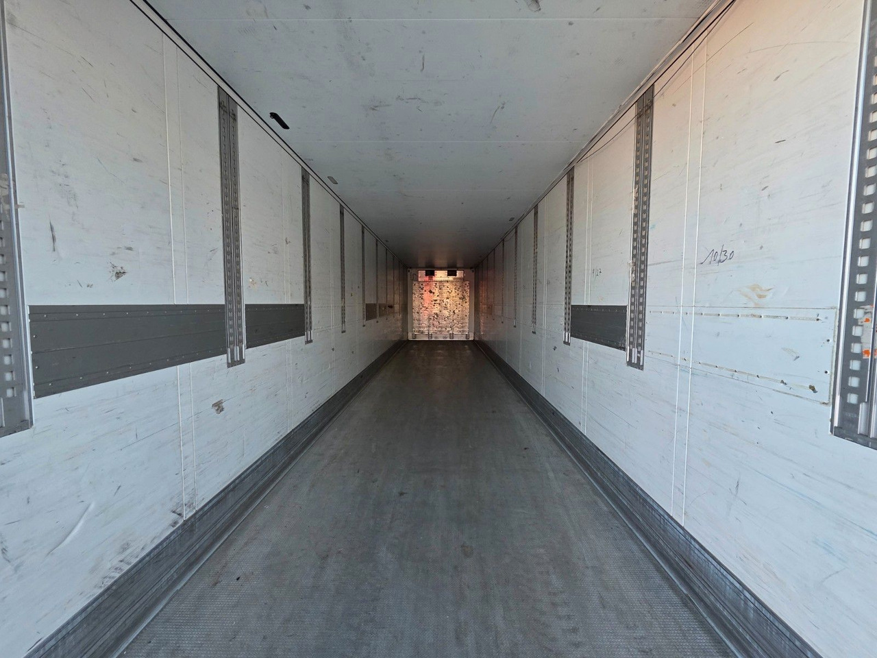 Semi-trailer berpendingin Schmitz Cargobull SKO 24/L13.4 FP 45 COOL 8/ Doppelstock: gambar 10 Semi-trailer berpendingin Schmitz Cargobull SKO 24/L13.4 FP 45 COOL 8/ Doppelstock: gambar 10