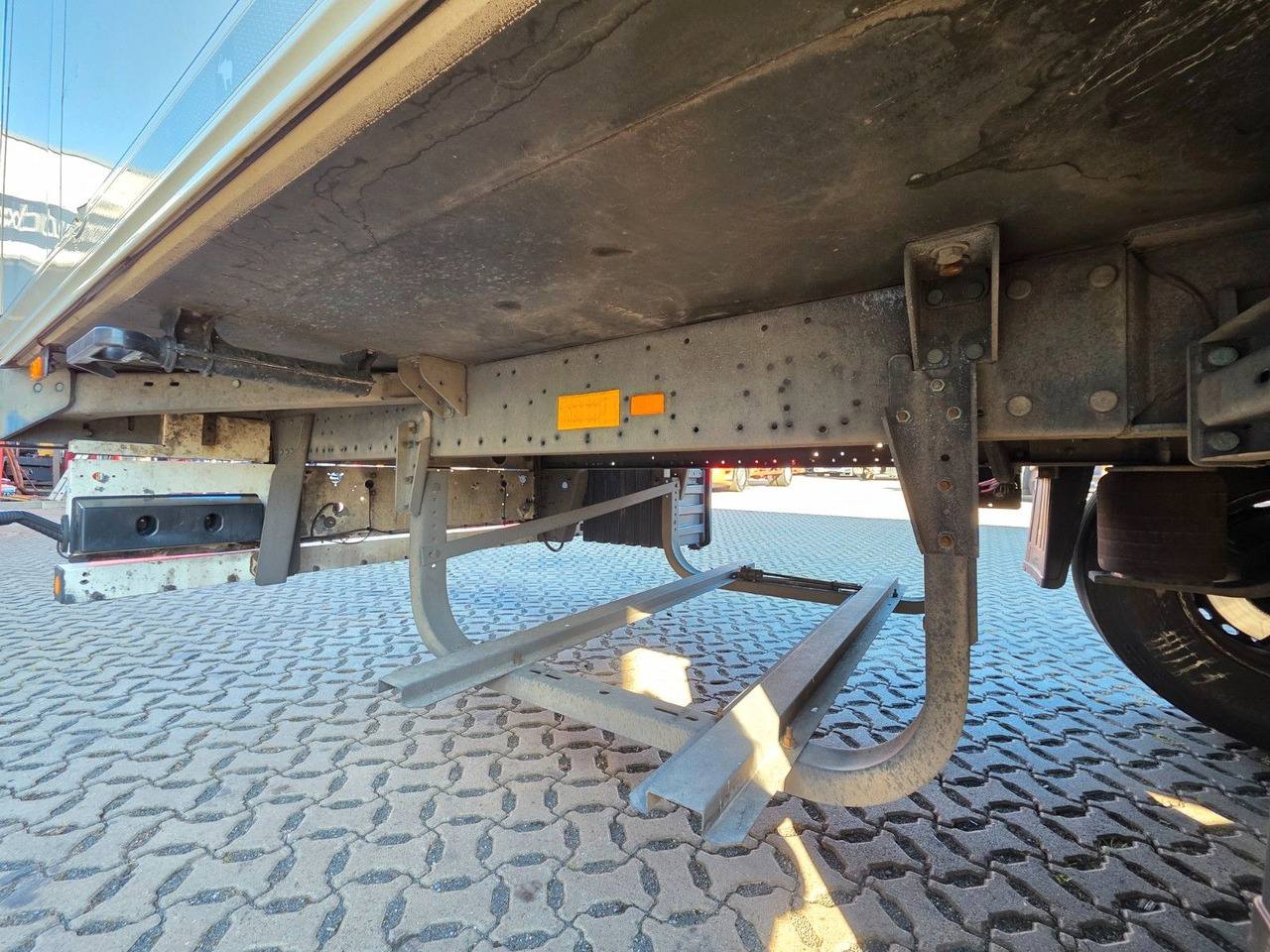 Semi-trailer berpendingin Schmitz Cargobull SKO 24/L13.4 FP 45 COOL 8/ Doppelstock: gambar 19 Semi-trailer berpendingin Schmitz Cargobull SKO 24/L13.4 FP 45 COOL 8/ Doppelstock: gambar 19