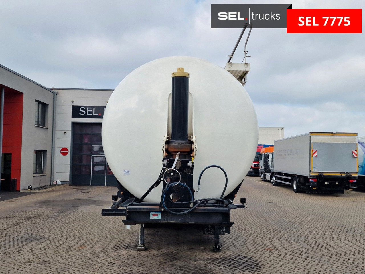 Spitzer SKS 27 / Kippsilo / 53.000 l / Liftachse - Semi trailer silo: gambar 2 Spitzer SKS 27 / Kippsilo / 53.000 l / Liftachse - Semi trailer silo: gambar 2
