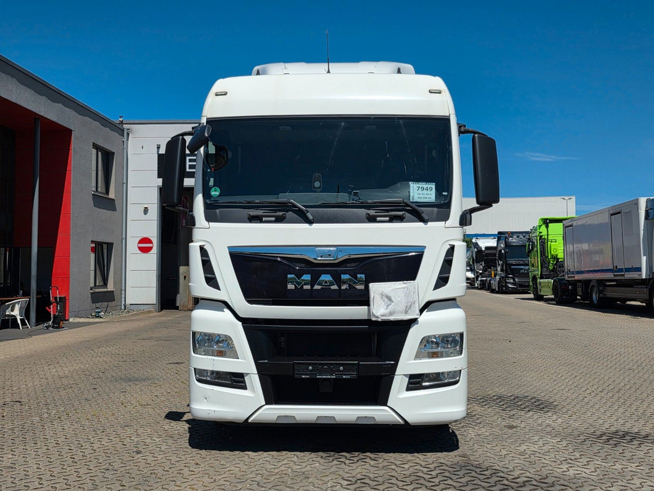 MAN TGX 18.400 4X2 LLS-U / ZF Intarder / Hubkupplung - Tractor head: gambar 4 MAN TGX 18.400 4X2 LLS-U / ZF Intarder / Hubkupplung - Tractor head: gambar 4